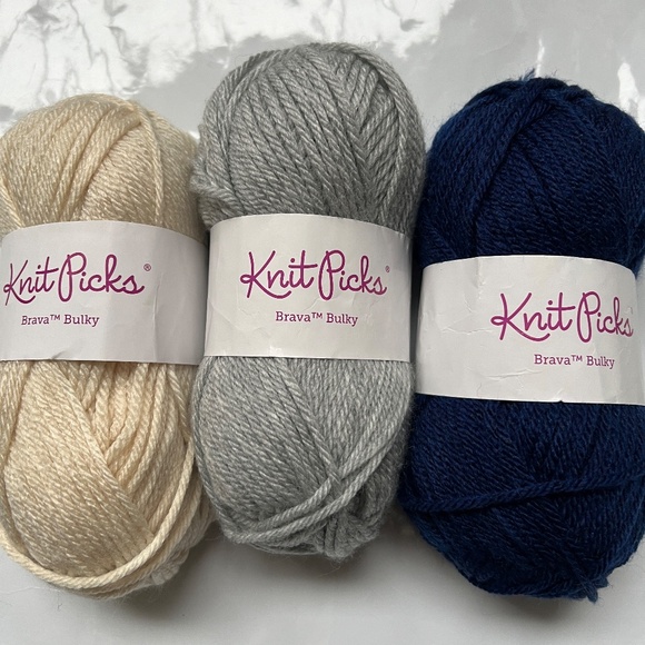 3 Knit Picks Brava Yarn Bulky Cream Grey Dark Blue  Acrylic 100 g ea 136 yds New - Picture 1 of 6